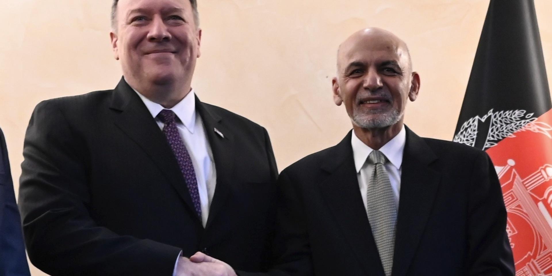 USA:s utrikesminister Mike Pompeo och Afghanistans president Ashraf Ghani under en säkerhetskonferens i tyska München på fredagen. 