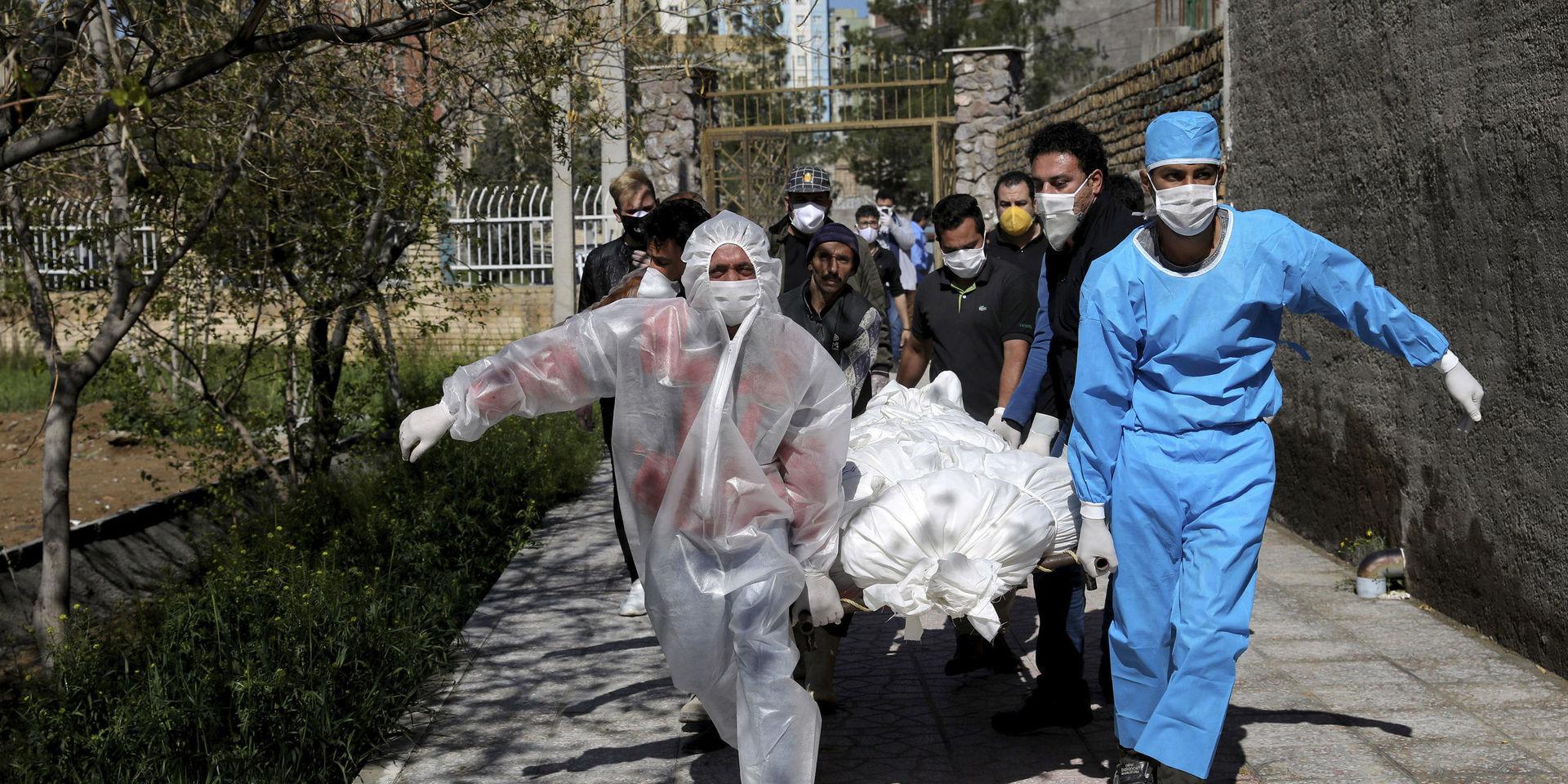 Iran är det land i Mellanöstern som drabbats hårdast av coronaviruset. Bilden är från en kyrkogård utanför Teheran. Arkivbild.