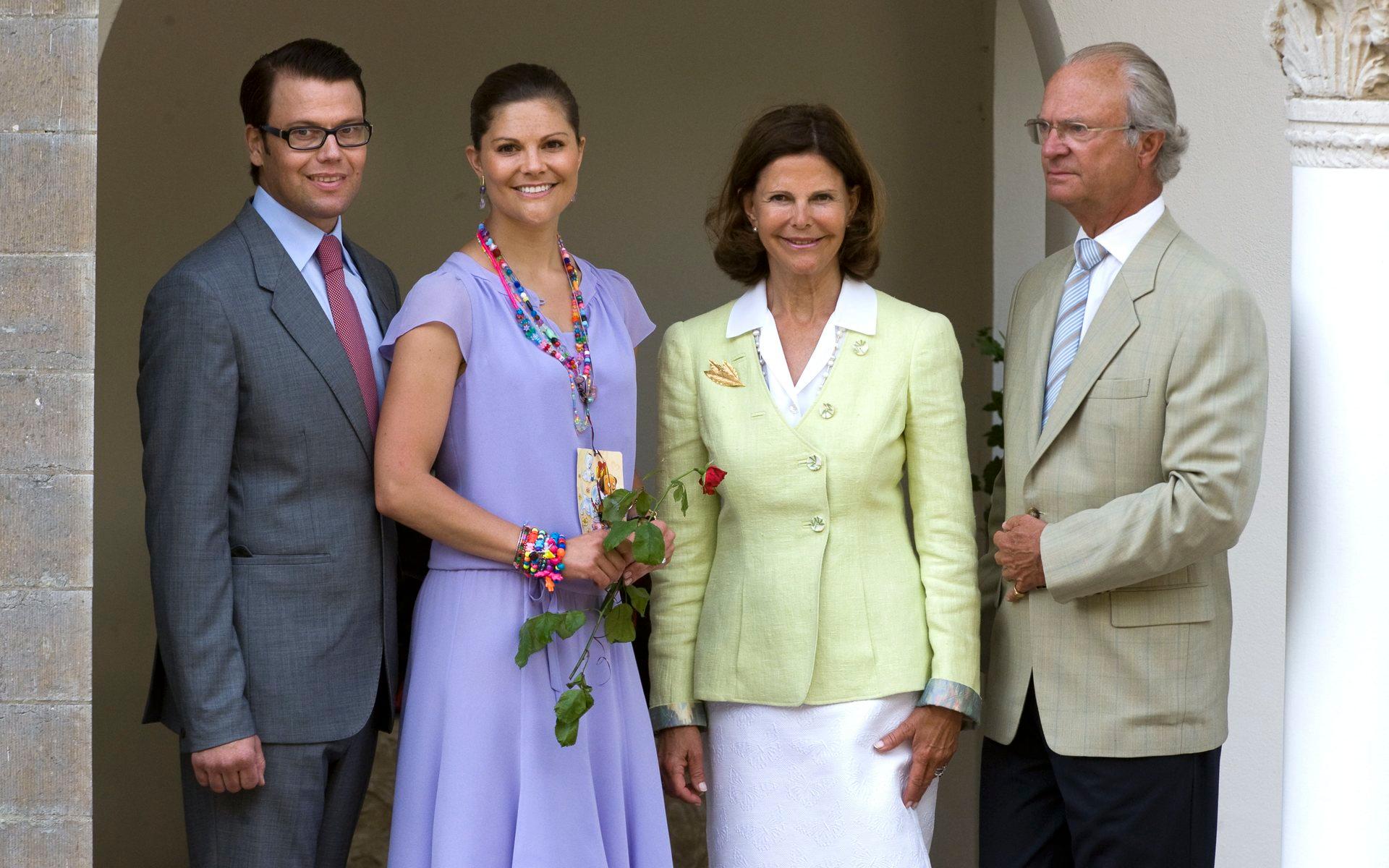 2009 hade kronprinsessan Victoria med sig fästmannen Daniel Westling när hon firade sin födelsedag på Solliden med kung Carl XVI Gustaf och drottning Silvia. Arkivbild.