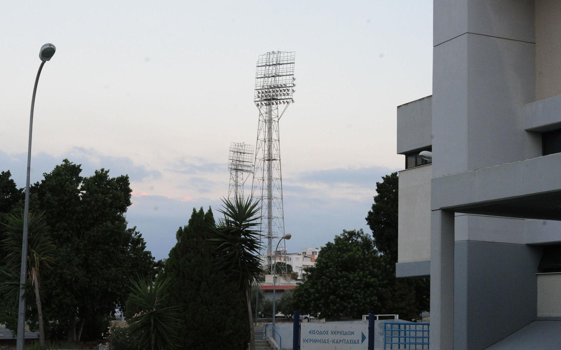 Intill Tassos Papadopoulos Eleftheria stadium ligger utomhusarenan Makariostation. 