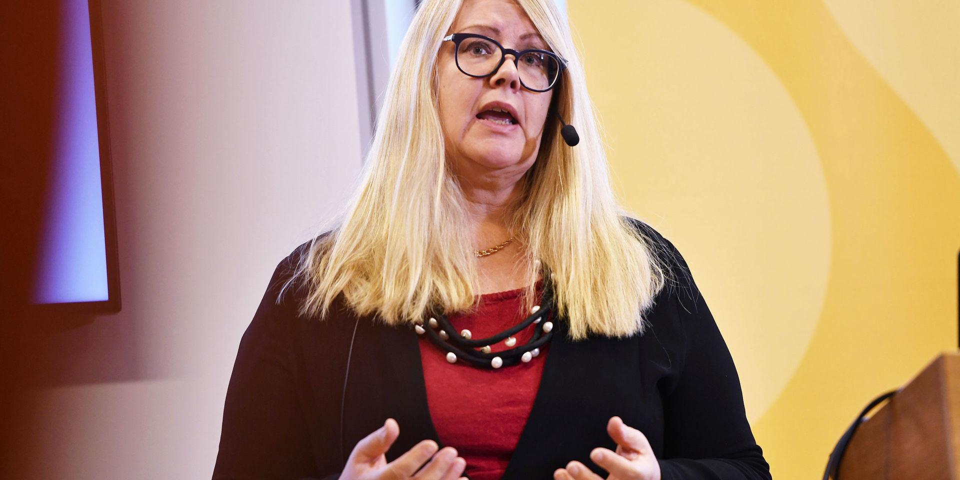 Annika Wallenskog, på Sveriges Kommuner och Landsting, varnar för att kommunsektorn står inför en ekonomisk kris.