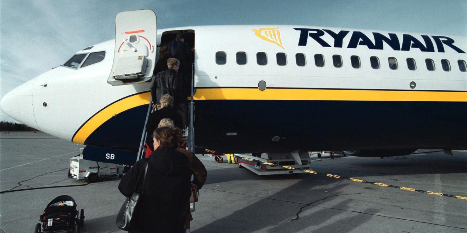 Svenskarnas flygresor innebär cirka 1,1 ton koldioxid per person och år. Arkivbild.