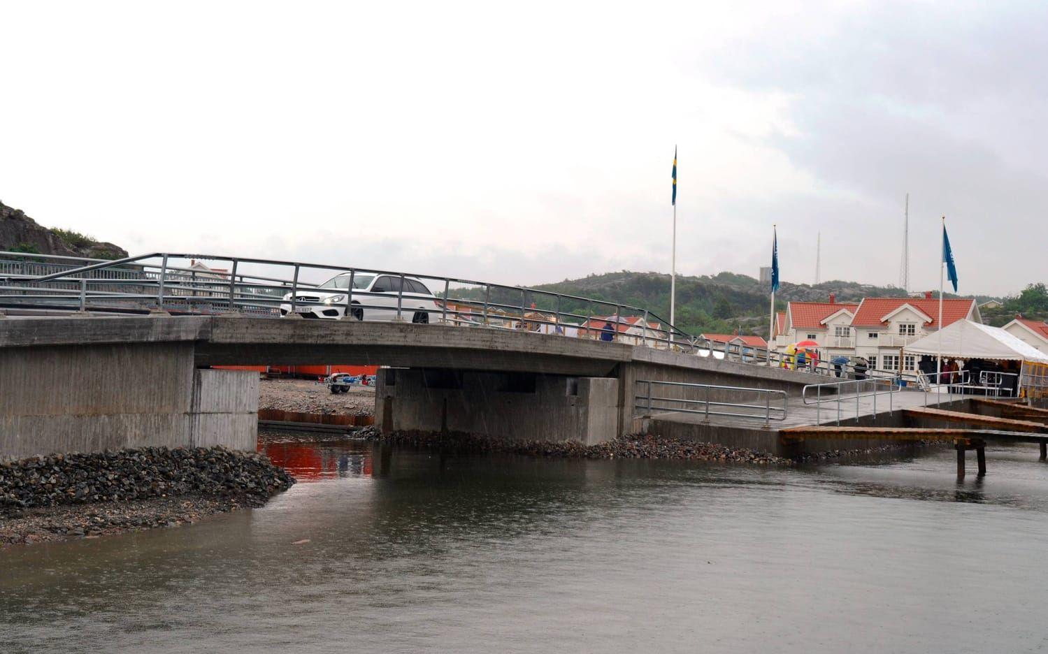 Sedan i höstas har Strandvägen varit avstängd för genomfart på grund av brobygget.