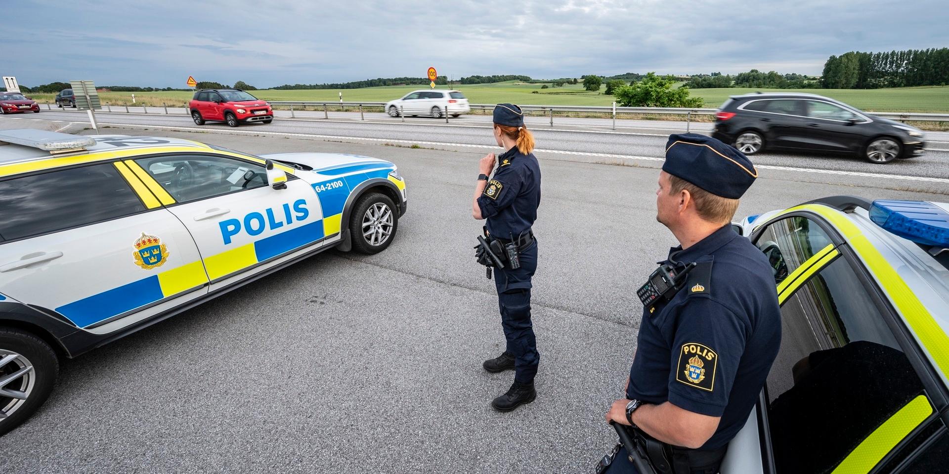 Polisen hårdbevakar E65 där någon eller flera personer under över en månad har kastat stenar mot danskregistrerade fordon. Arkivbild.