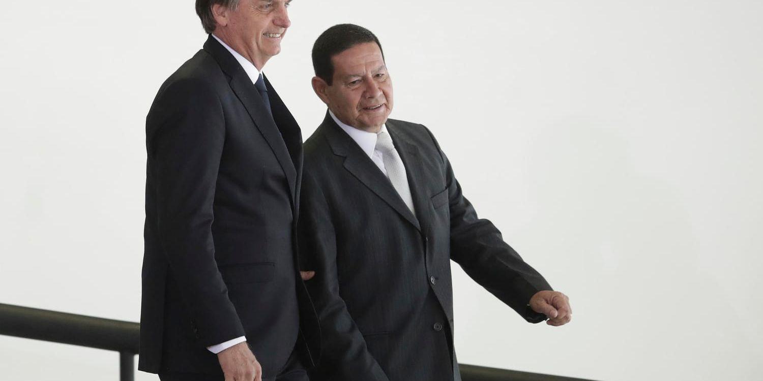 Brasiliens president Jair Bolsonaro tillsammans med sin vicepresident Hamilton Mourão (till höger). Arkivbild