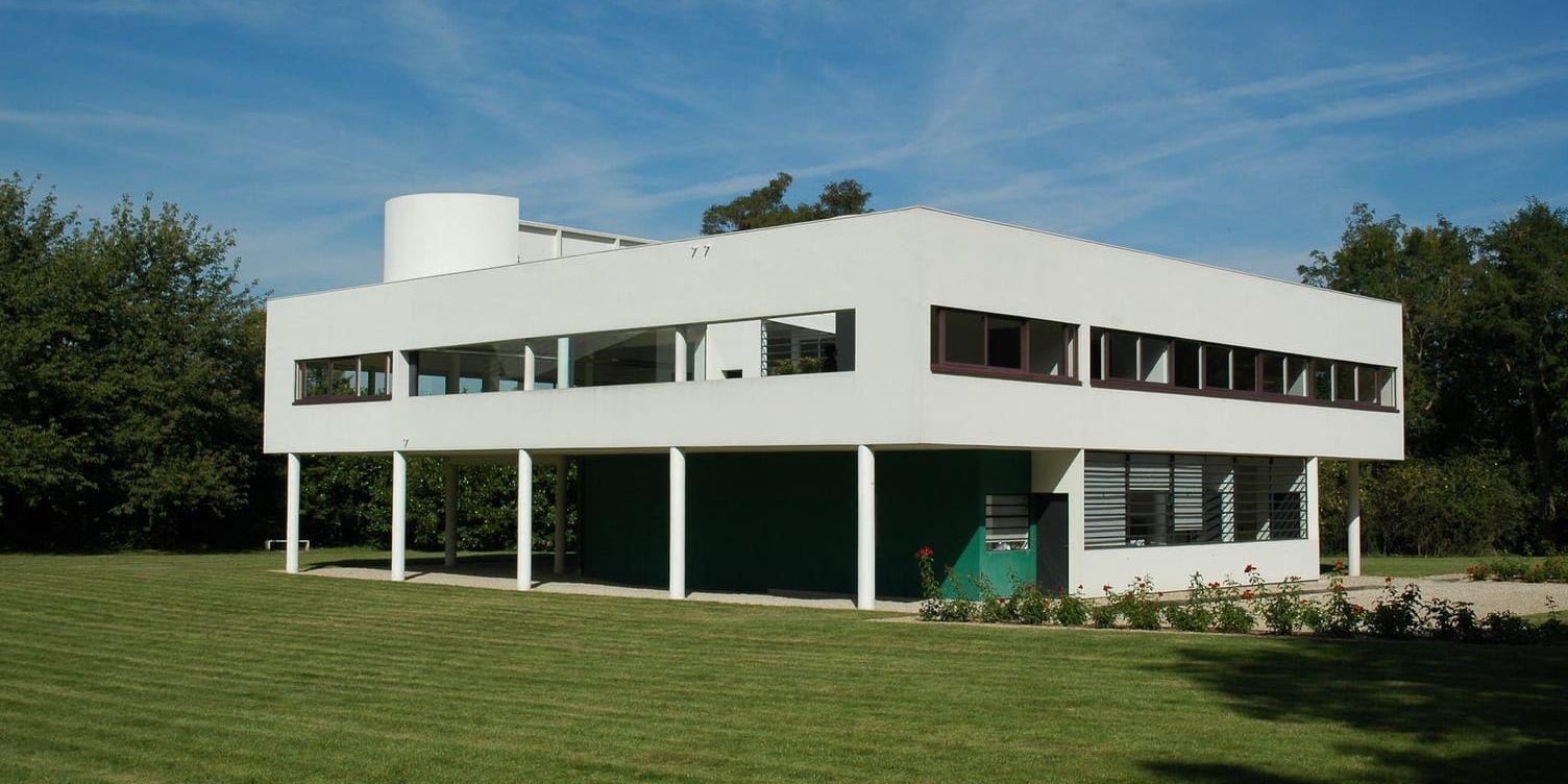 Modern? Villan (Villa Savoye) ritad av den franske arkitekten Le Corbusier har nästan hundra år på nacken. Ändå är det vad en del menar är samtida och det enda acceptabla uttrycket. 