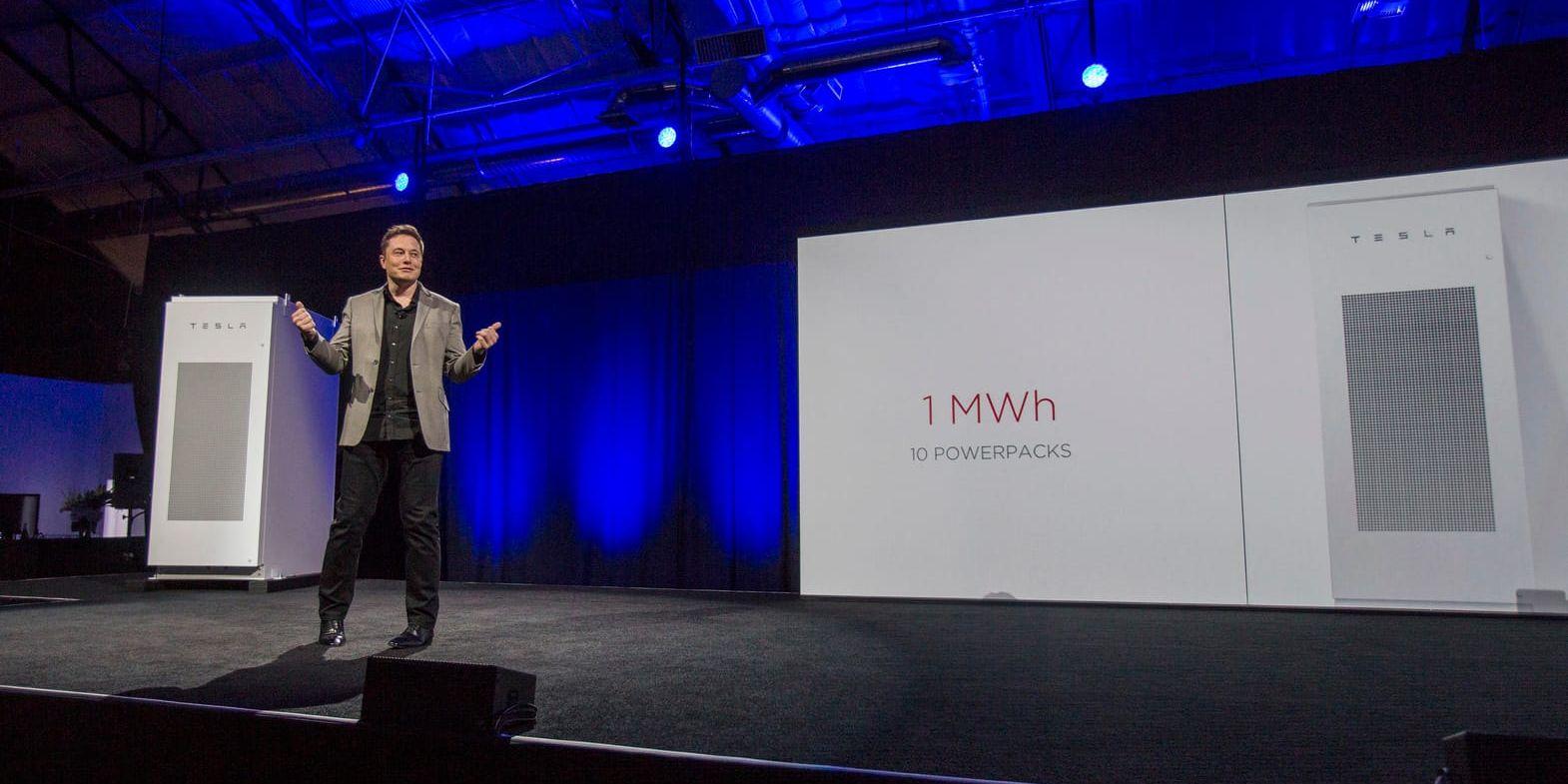 Teslas vd Elon Musk vid presentationen av det batterisystem som används i den nya batteriparken i Australien. Arkivbild.