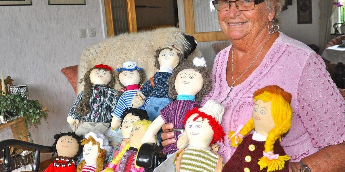 Docksömmerska. Gunnel Carlsson har provat på det mesta i hantverksväg. Nu är det tillverkning av dockor för Unicef som är hetast. ”Varje docka ger pengar till en grundvaccination för ett barn i tredje världen”, säger hon.
