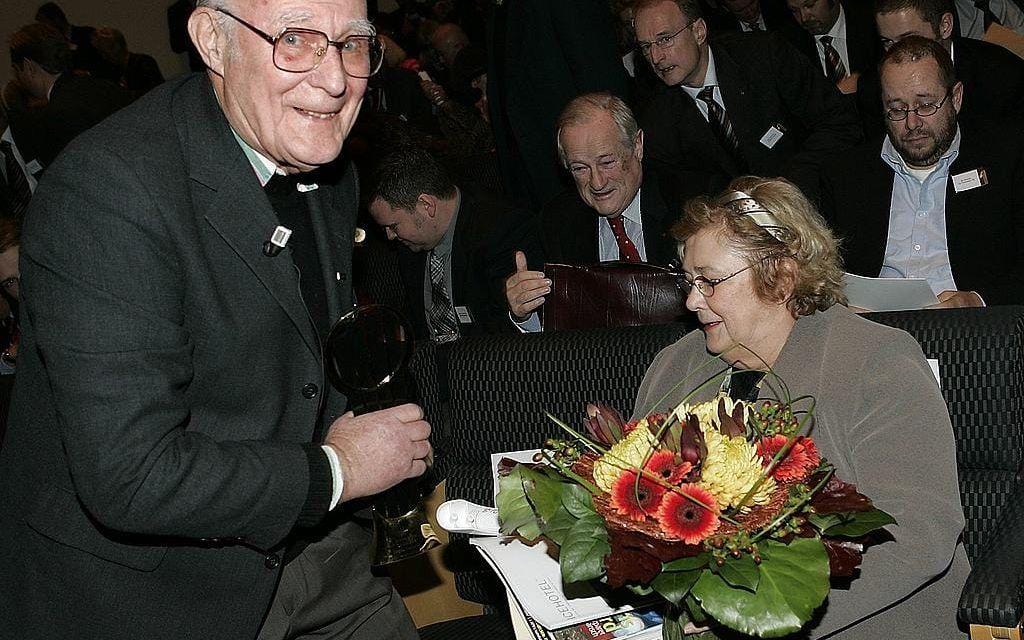 2004, tilldelades han utmärkelsen "1900-talets främste entreprenör i Sverige". På bilden med sin fru Margareta.