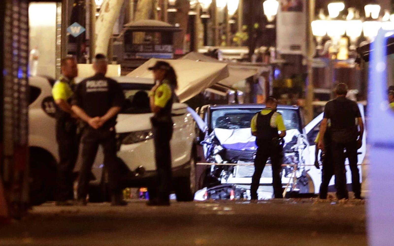Under natten till fredagen sköt spansk polis ihjäl fem terrorister som försökte utföra en ny attack. FOTO: TT
