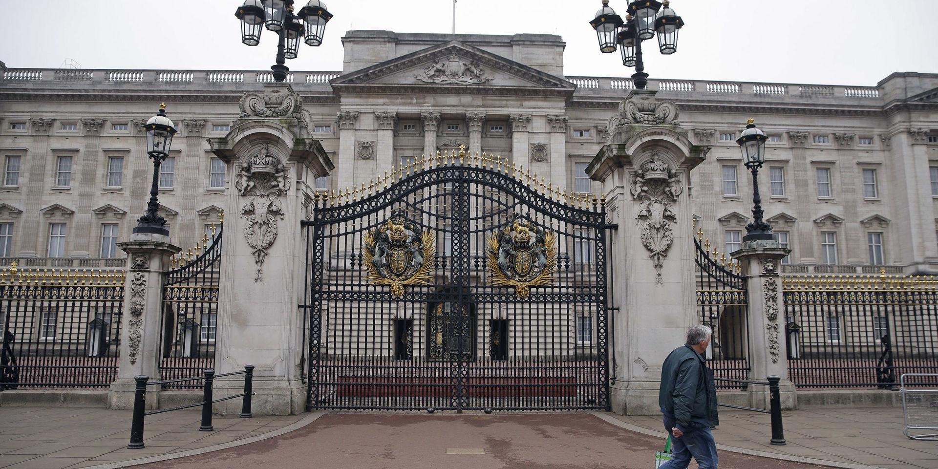 En man lyckades ta sig över grindarna som skyddar Buckingham Palace. Arkivbild.