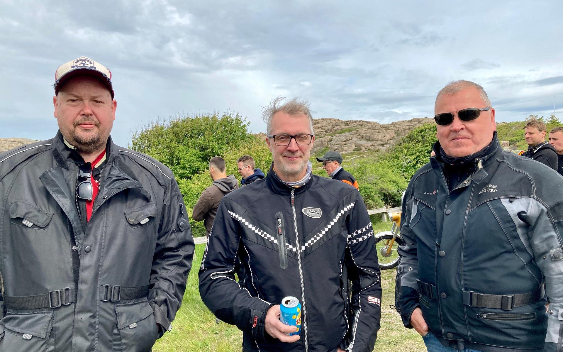 Peter Johansson, Konny Kihlvall och Tommy Tellskog har lärt känns varandra via mopedintresset. 