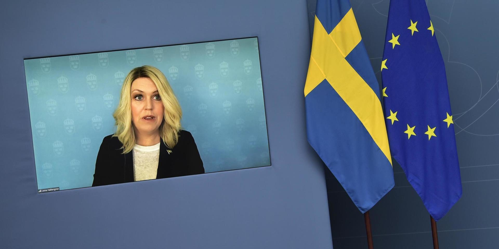 Socialminister Lena Hallengren vid den digitala pressträffen om vaccinprognosen.
