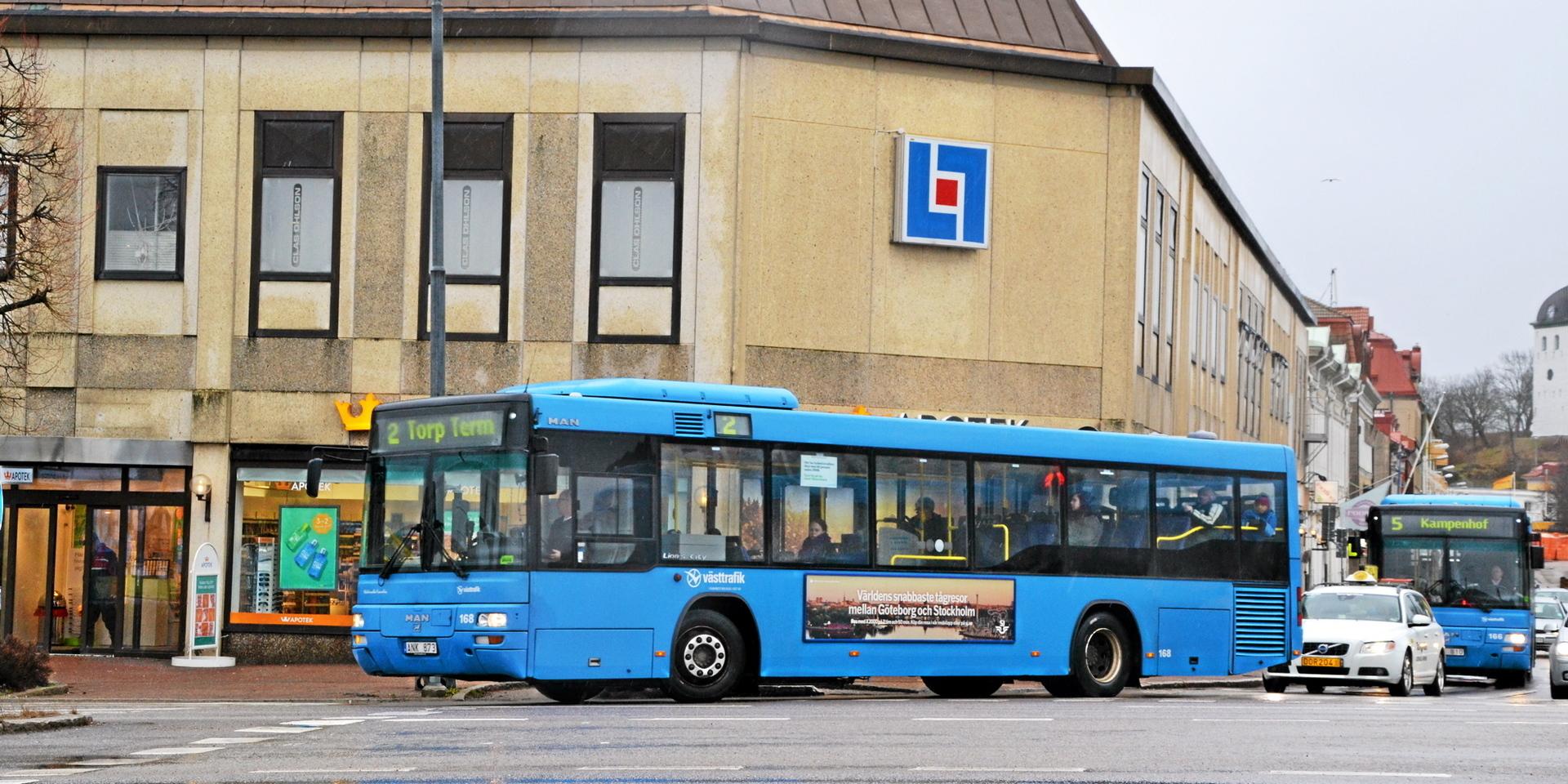 Uddevalla Omnibus tilltänkta köp av Lysekils Buss ifrågasätts av skribenten.