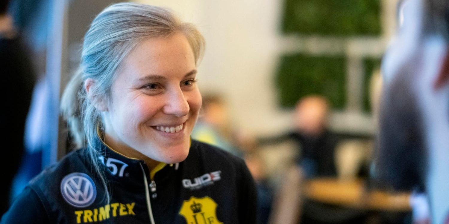 Hanna Falk på fredagens pressträff inför världscupstävlingarna i längdskidor i Ulricehamn.