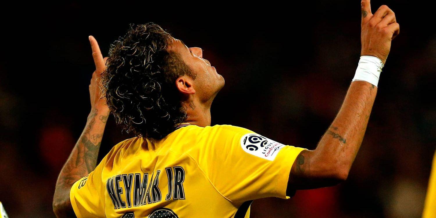 Neymar firar sitt första mål i PSG-tröjan.