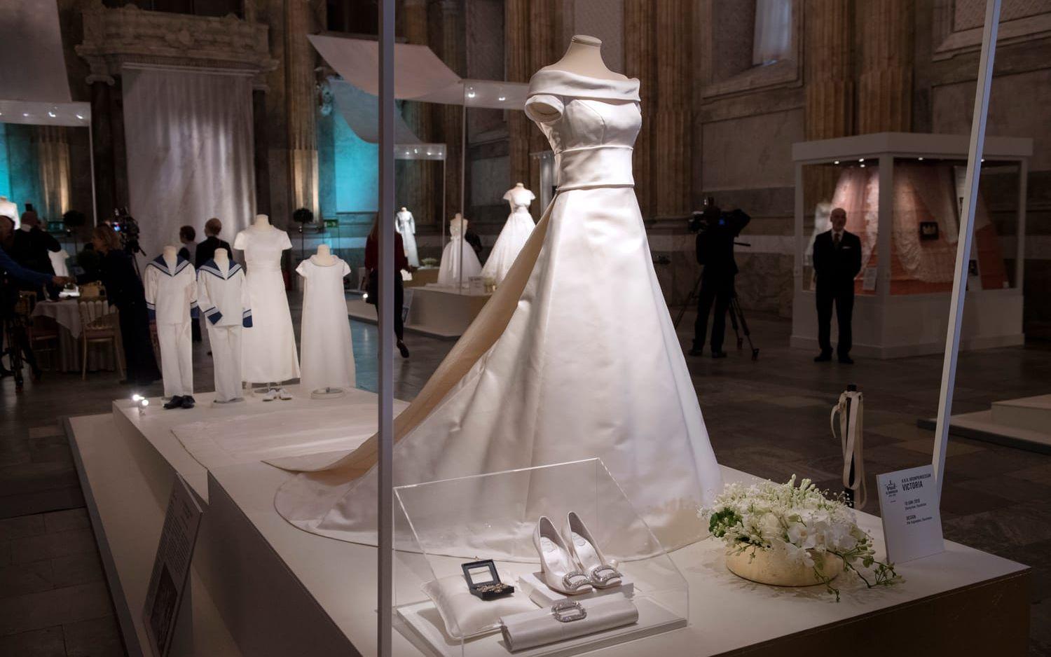 Kronprinsessan Victorias brudklänning är skapad av Pär Engsheden. Foto: Jessica Gow/TT 