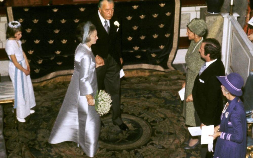 Prins Bertil och prinsessan Lilian gifte sig på Drottningholms slott den 7 december 1976. Foto: Jan Collsiöö/TT