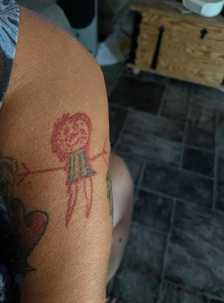 När min förstfödda i 5-6 års åldern ritade sin mamma blev det en tatuering
