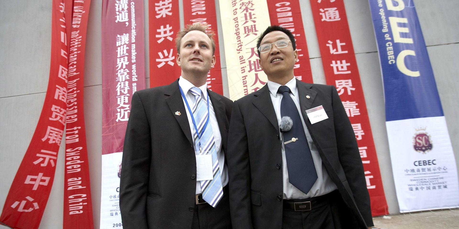 Första etappen av det kinesiska företaget Fanerduns satsning på ett handelscentrum i Kalmar invigdes officiellt i september 2007 med fyrverkeri och kinesisk musik. Johan Persson kommunalråd, (S) och ägaren och koncernchefen för Fanerdun Group, Jinxing Lou, under invigningen.