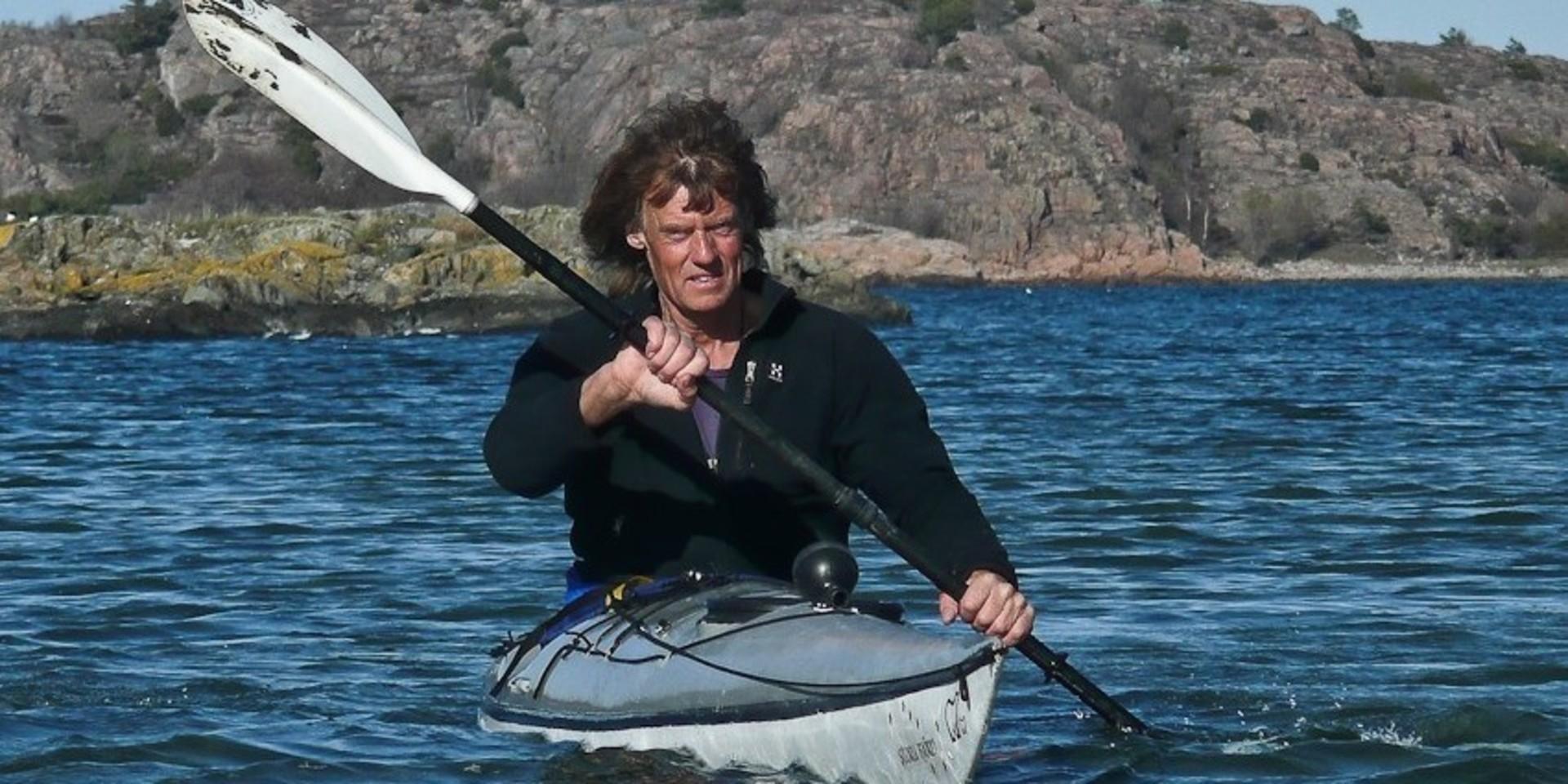 Svante Lysén på paddlingstur längs Bohuskusten.