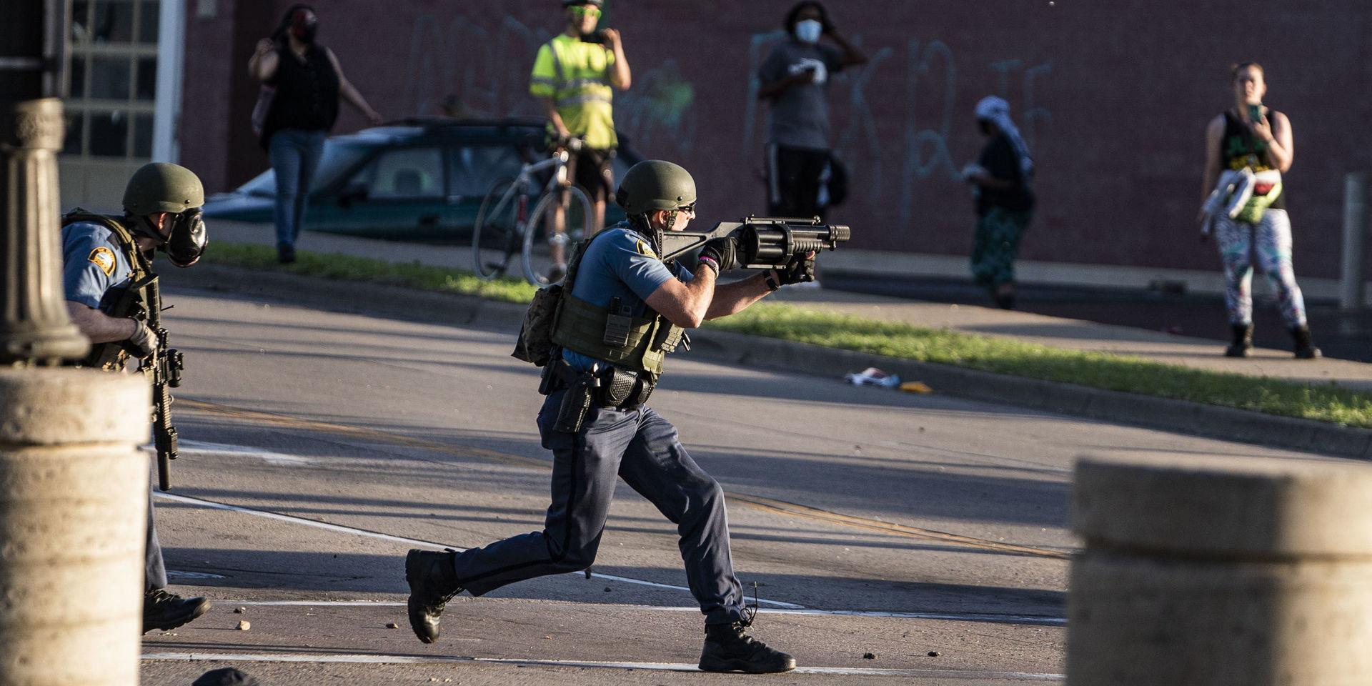 En polisinsats i Minneapolis tvillingstad Saint Paul, där en affär plundrades. 