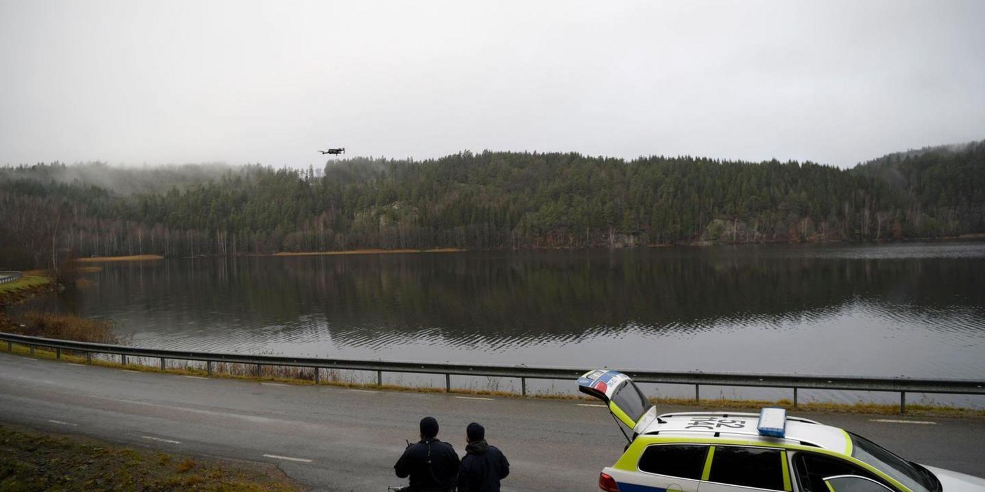Under onsdagen riktades polisens sökinsats kring en sjö norr om Ljungskile. 