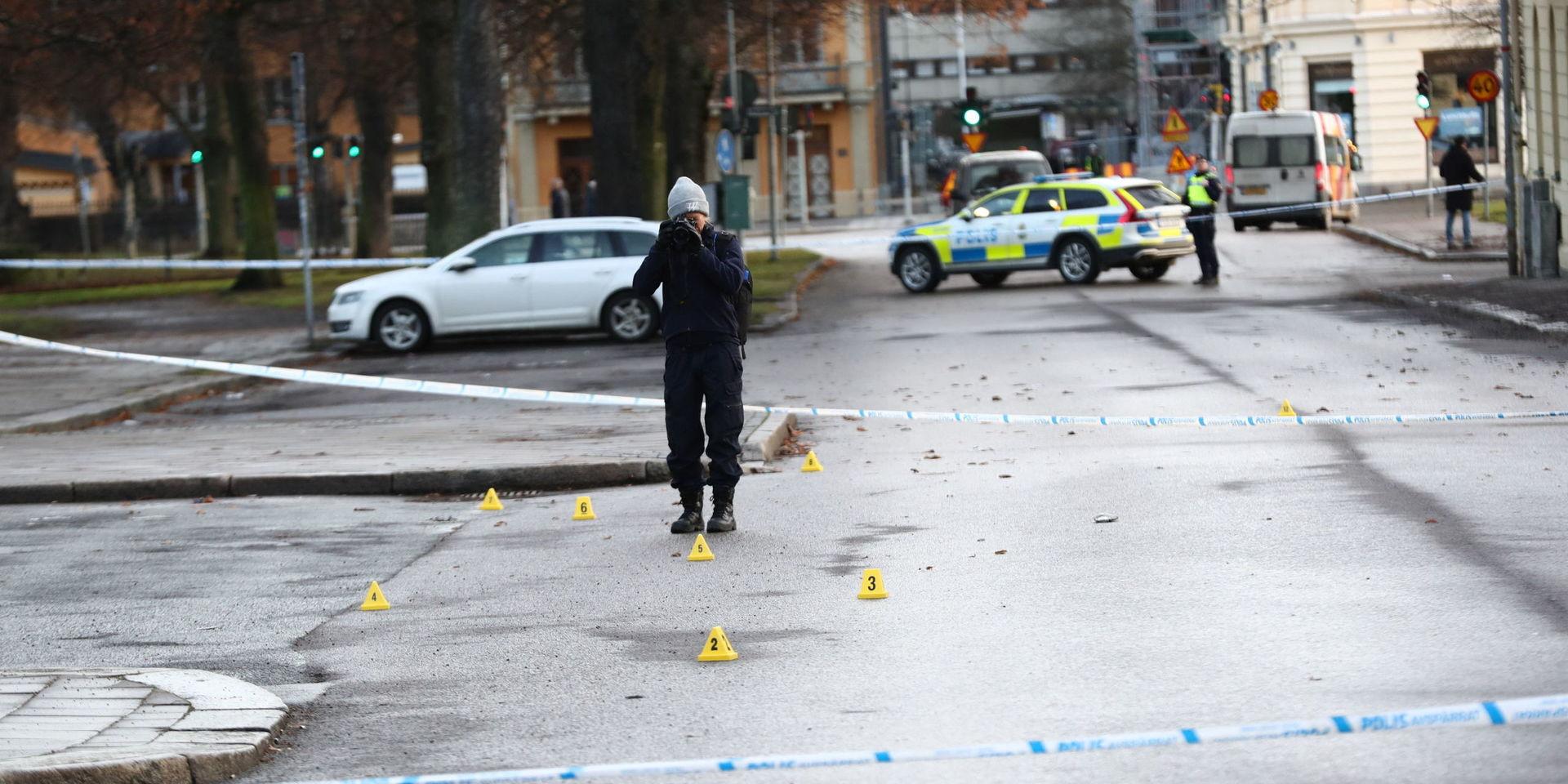 Två personer har dött efter en skottlossning i Norrköping natten mot torsdagen.