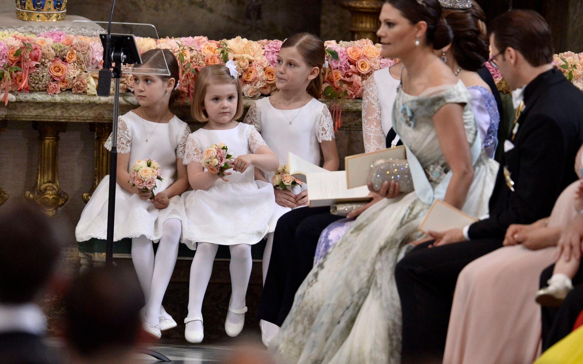 När Prins Carl Philip och Sofia Hellqvist gifte sig  2015 var prinsessan Estelle en av brudnäbbarna tillsammans med Chloé och Anais Sommerlath. Arkivbild.