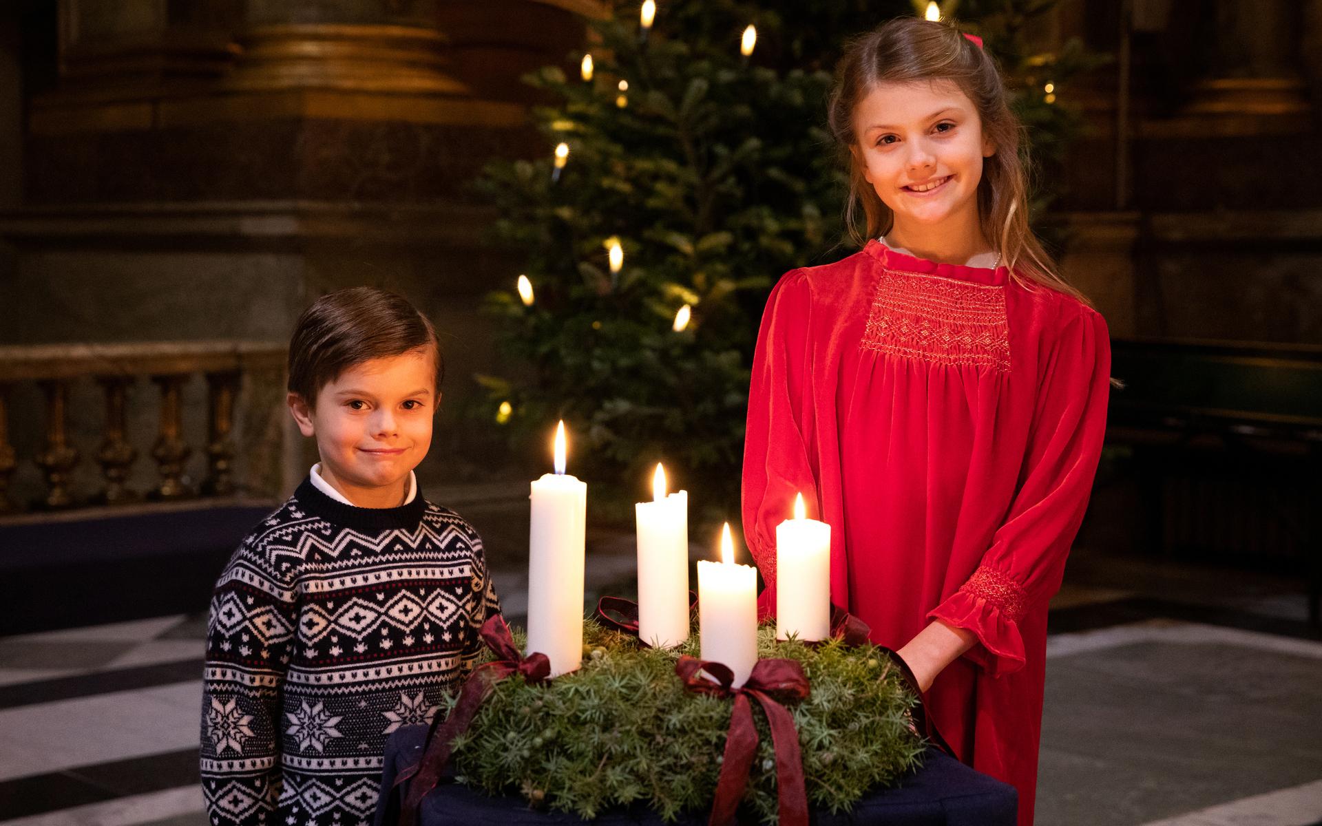 Söndagen den 19 december 2021, den fjärde söndagen i advent, skickade prinsessan Estelle och prins Oscar en julhälsning till svenska folket.