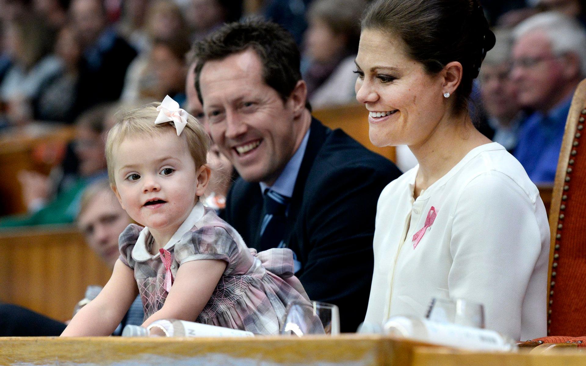 Redan när prinsessan Estelle var i två-årsåldern fick hon följa med sina föräldrar och tennisspelaren Jonas Björkman, och titta på Stockholm Open i Kungliga Tennishallen. Arkivbild.