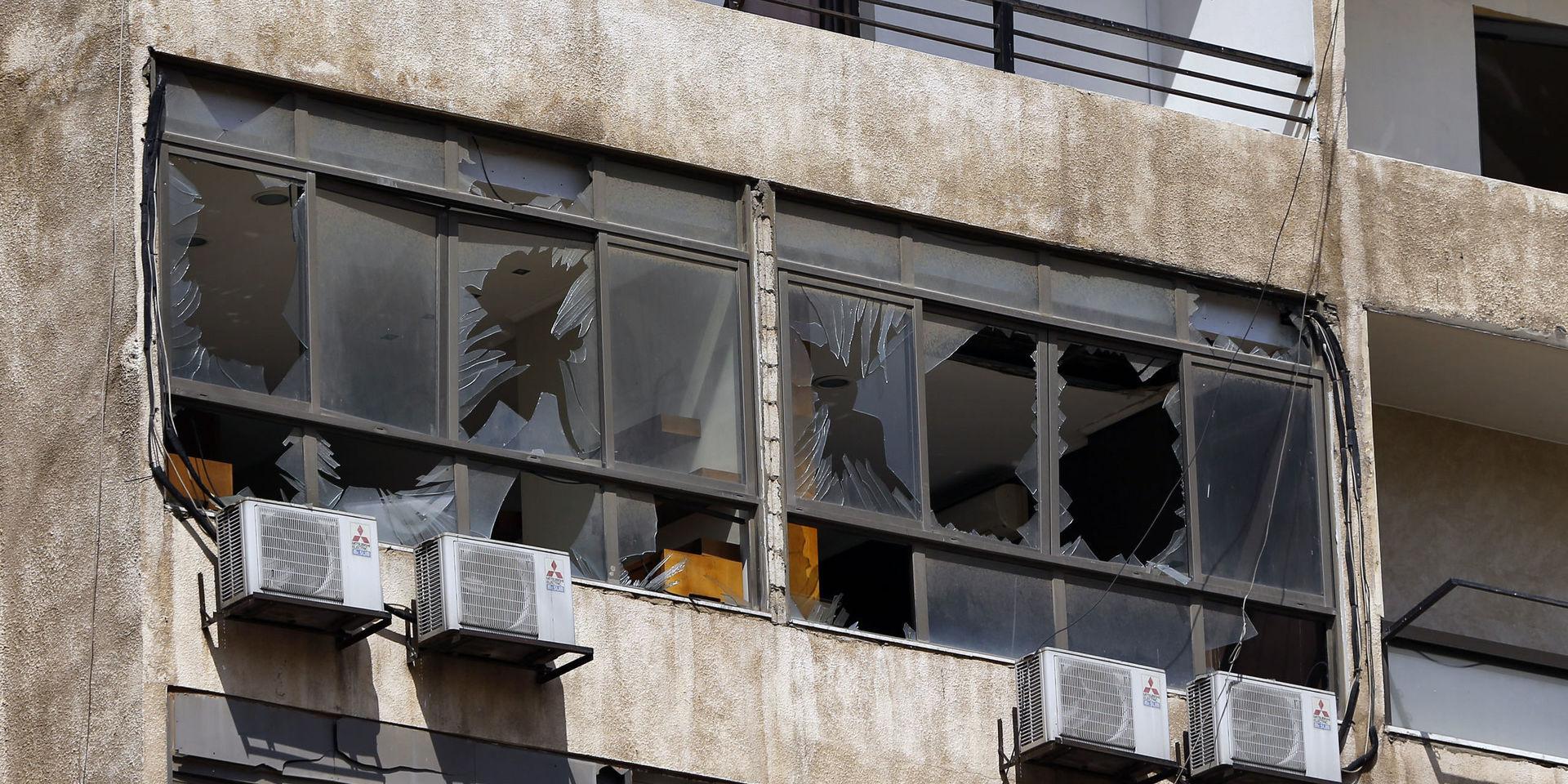 En fastighet som skadades när drönarna störtade i Libanons huvudstad Beirut.