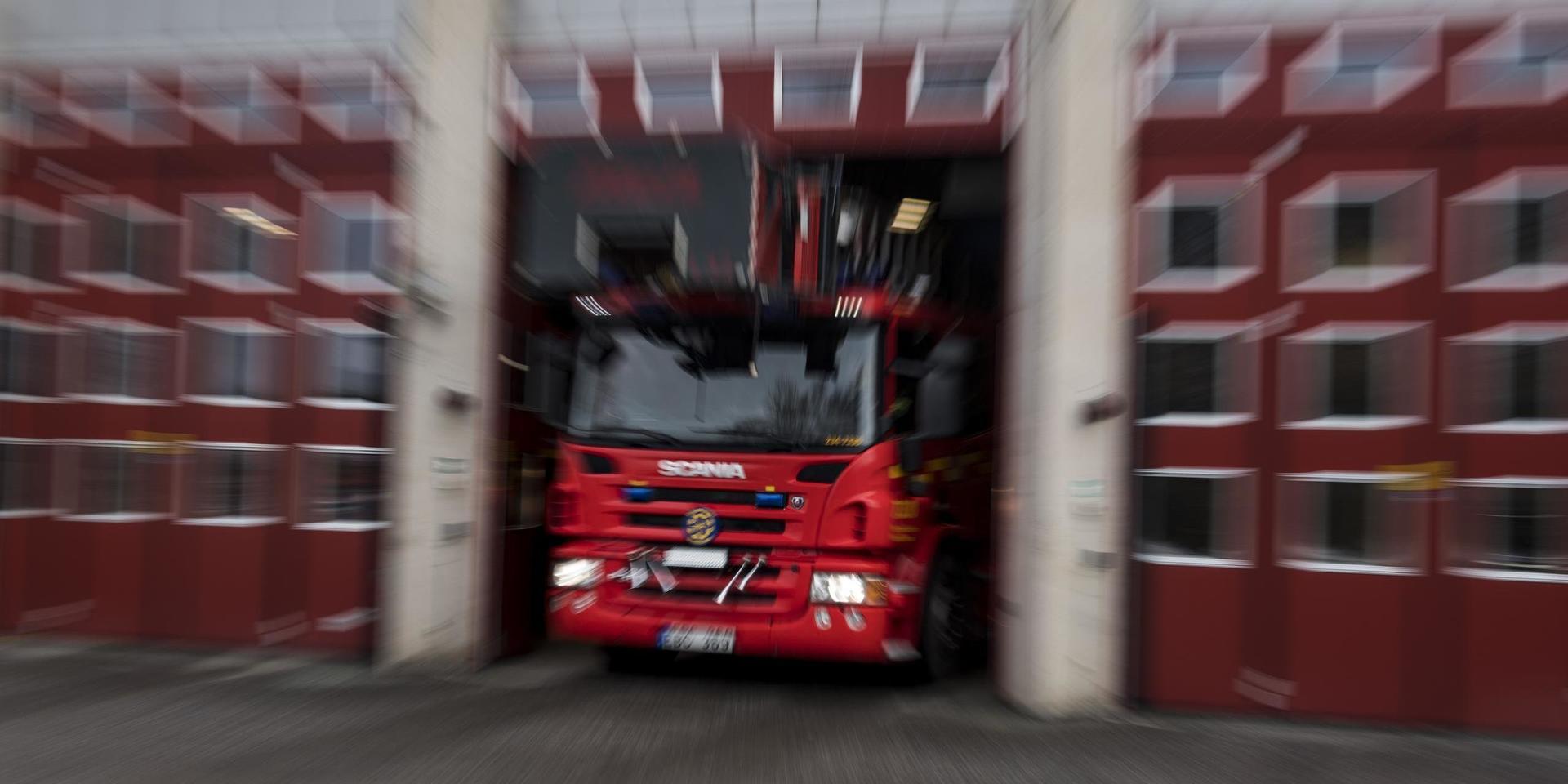 Polisen säger att det kan finnas ett samband mellan nattens två bränder i området Östra Ersboda i Umeå.