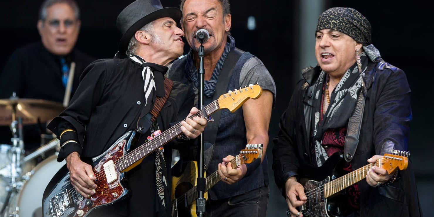 Bruce Springsteen (mitten) ska spela in ny musik med Nils Lofgren och Steven Van Zandt i E Street Band till hösten. Arkivbild.