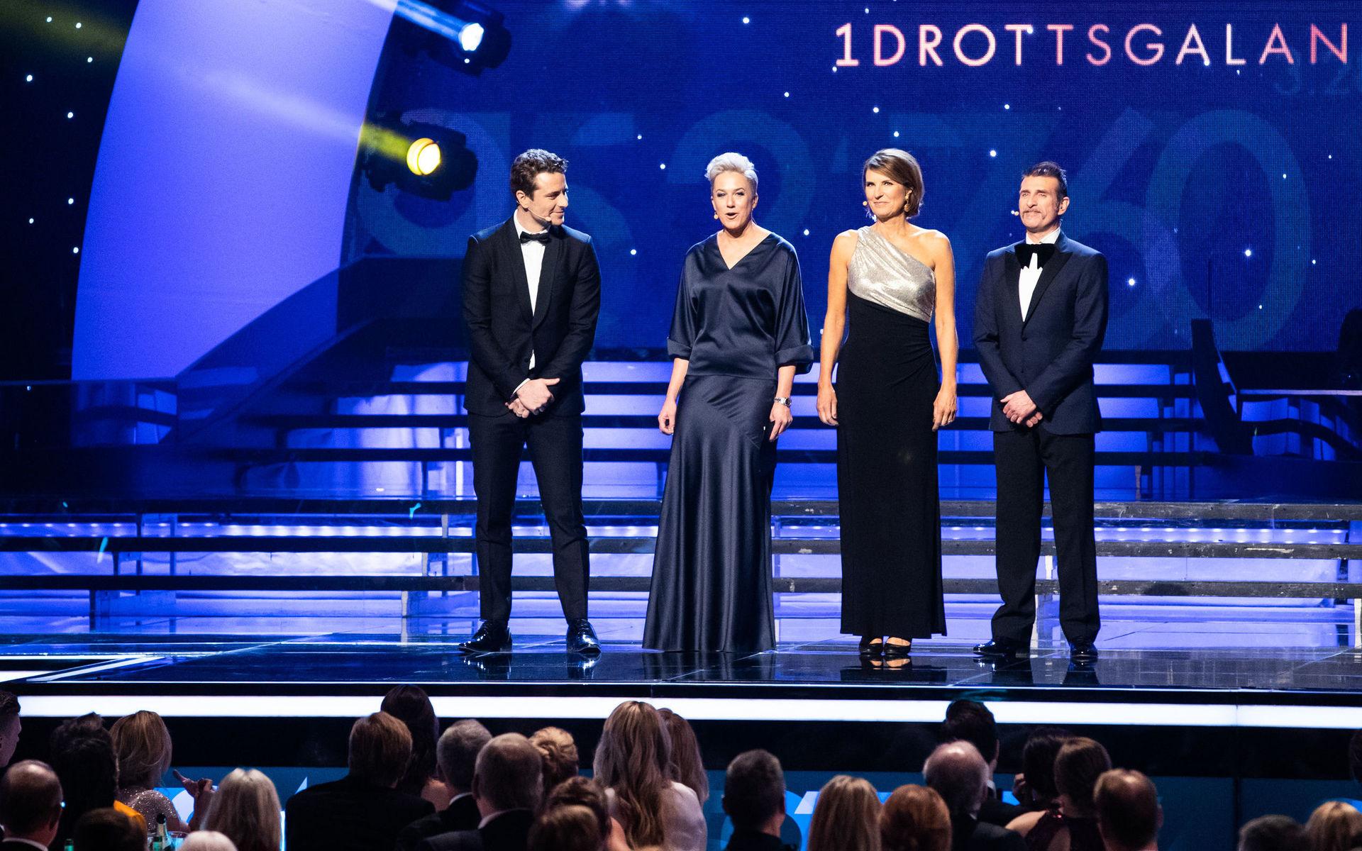 Hans Olsson, Kajsa Bergqvist, Catrin Nilsmark och Roberto Vacchi delar ut pris för Årets Prestation.