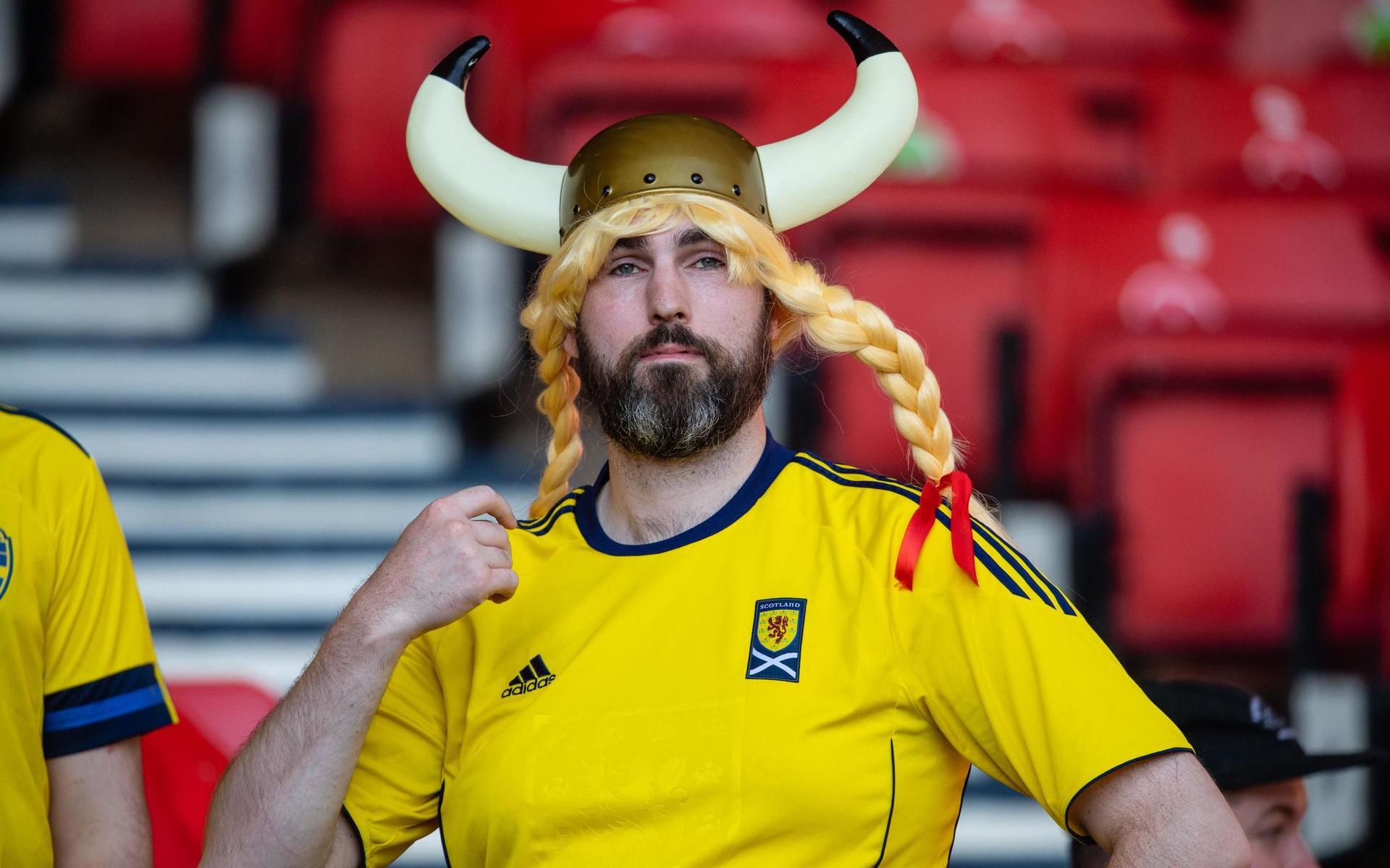 Fans of Sweden ahead of the UEFA Euro 2020 Football Championship round of 16 match between Sweden and Ukraina on June 29, 2021 in Glasgow. 