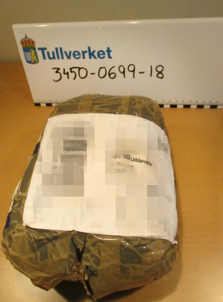 Tullen kontrollerade ett paket adresserat till Uddevallabon.