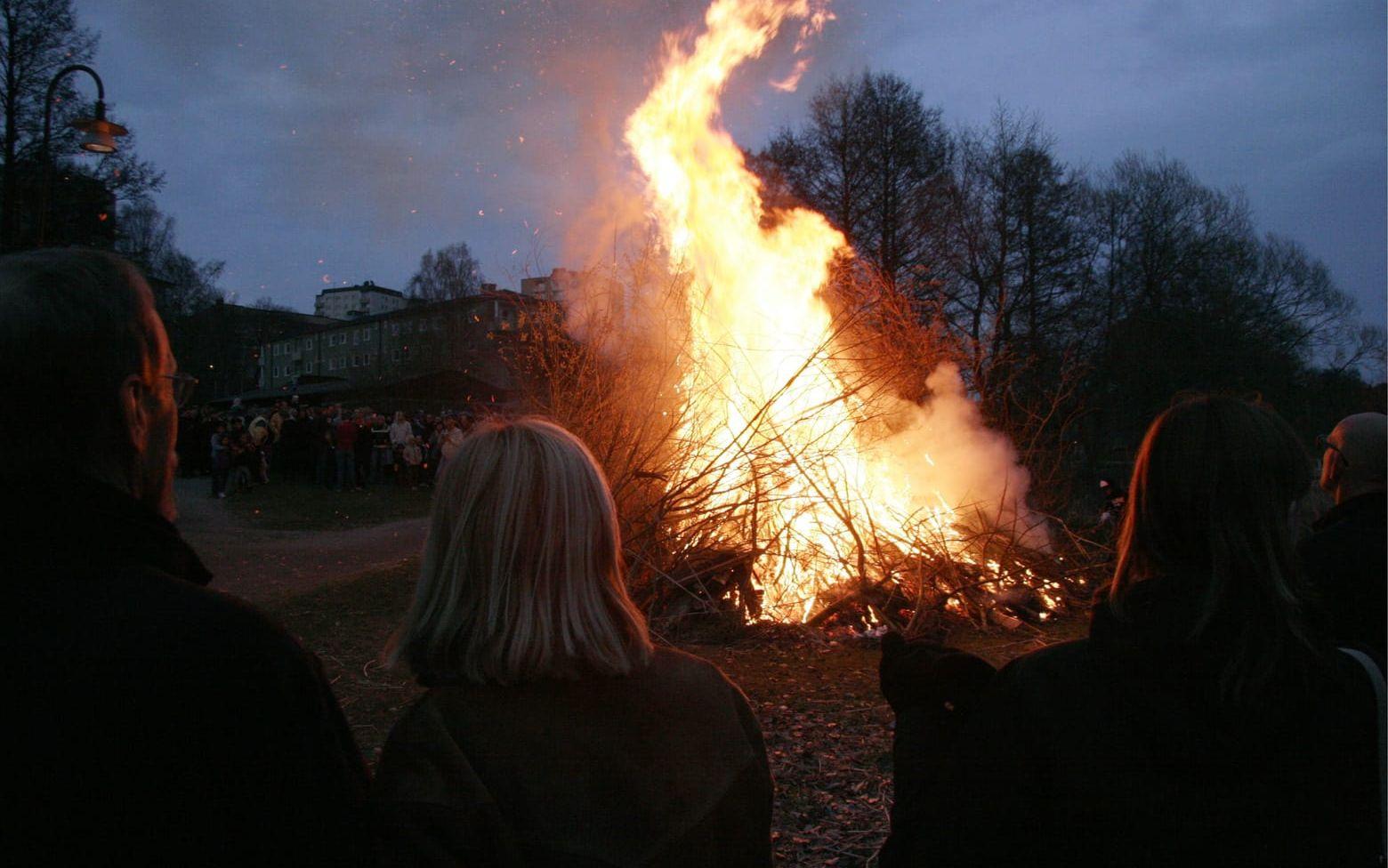 Vårtal, körsång, fika och valborgsstämning – här är firandena i Uddevalla, Munkedal, Sotenäs, Lysekil och Tanum.