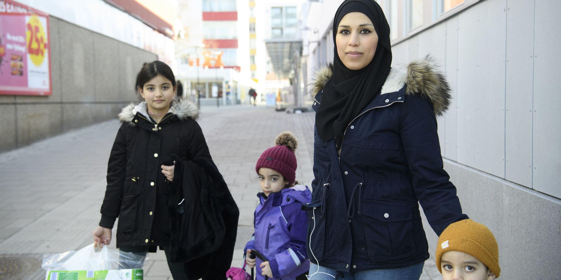 Jasmine Suleiman tror inte att bristen på information är det egentliga problemet. På bild med barnen Lilas, Jasmine och Ahmed.