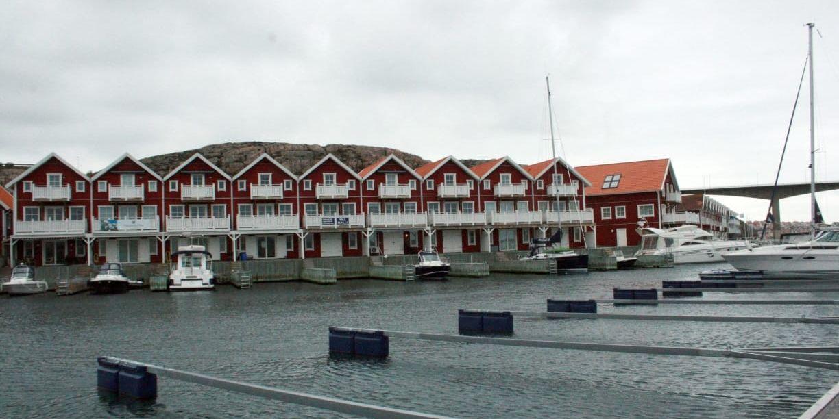 Att bo i sjöbodarna på Roparebacken i Kungshamn är inte tillåtet och kommunen vill nu sätta stopp för det illegala boendet.