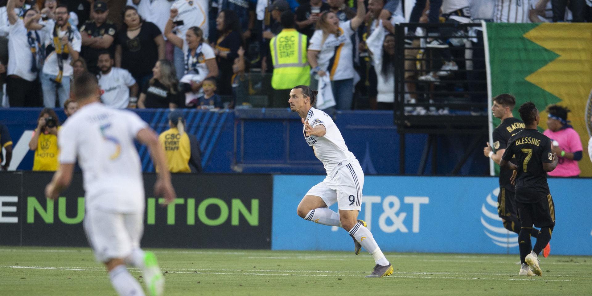 Zlatan Ibrahimovic visade att gammal är äldst med sina tre mål i Los Angeles-derbyt.