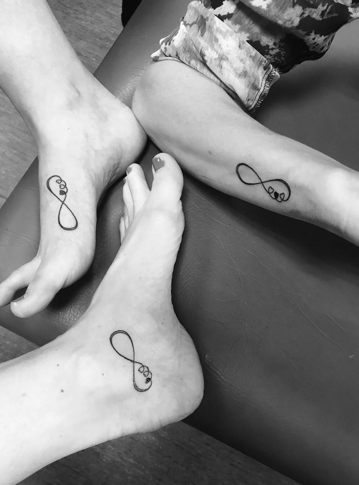 En tatuering gjord för att hylla vår långa vänskap på över 20 år, vi tre symboliserar varsitt hjärta. Om vi vinner ska vi fira i dagarna tre 😀. Tatueringarna gjord av duktiga Petter på Pushing the Pins. 