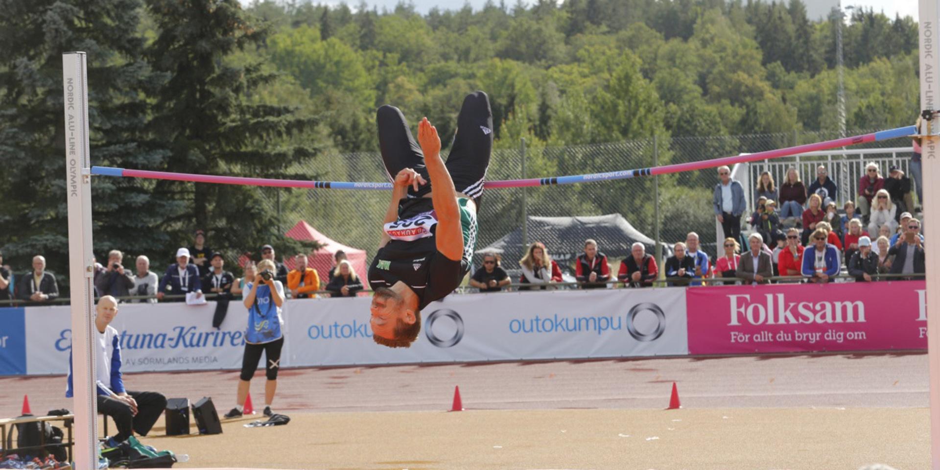 Inget för Uddevalla. Linus Thörnblad hoppar i SM-tävlingar. 
