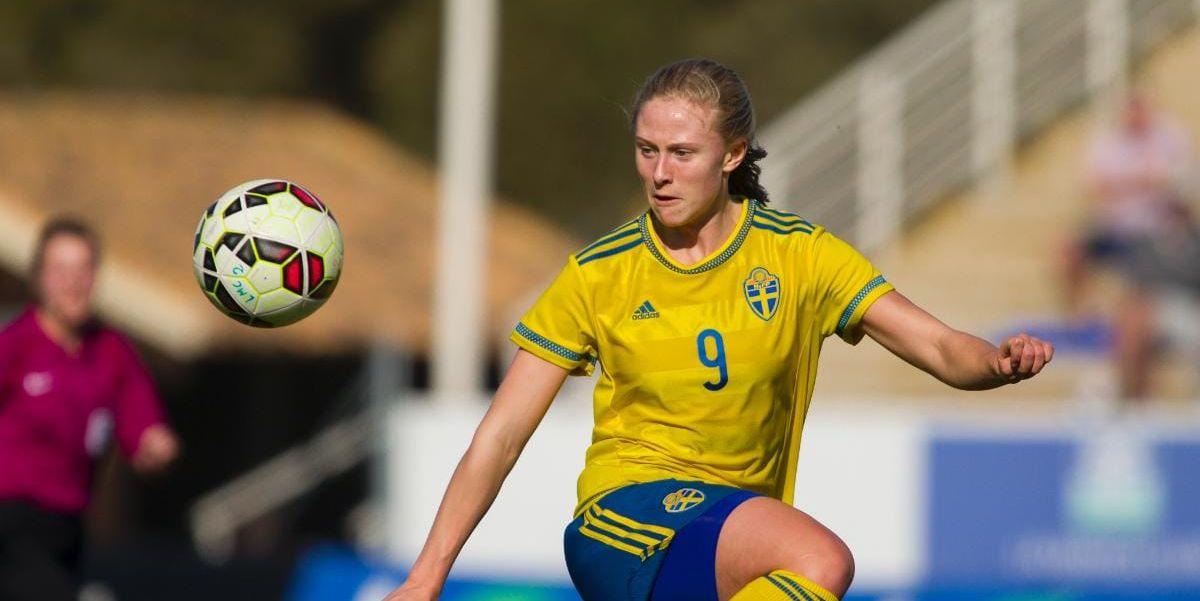 Rebecka Blomqvist i Sverigetröjan vid hennes senaste landskamp, mot England i La Manga.