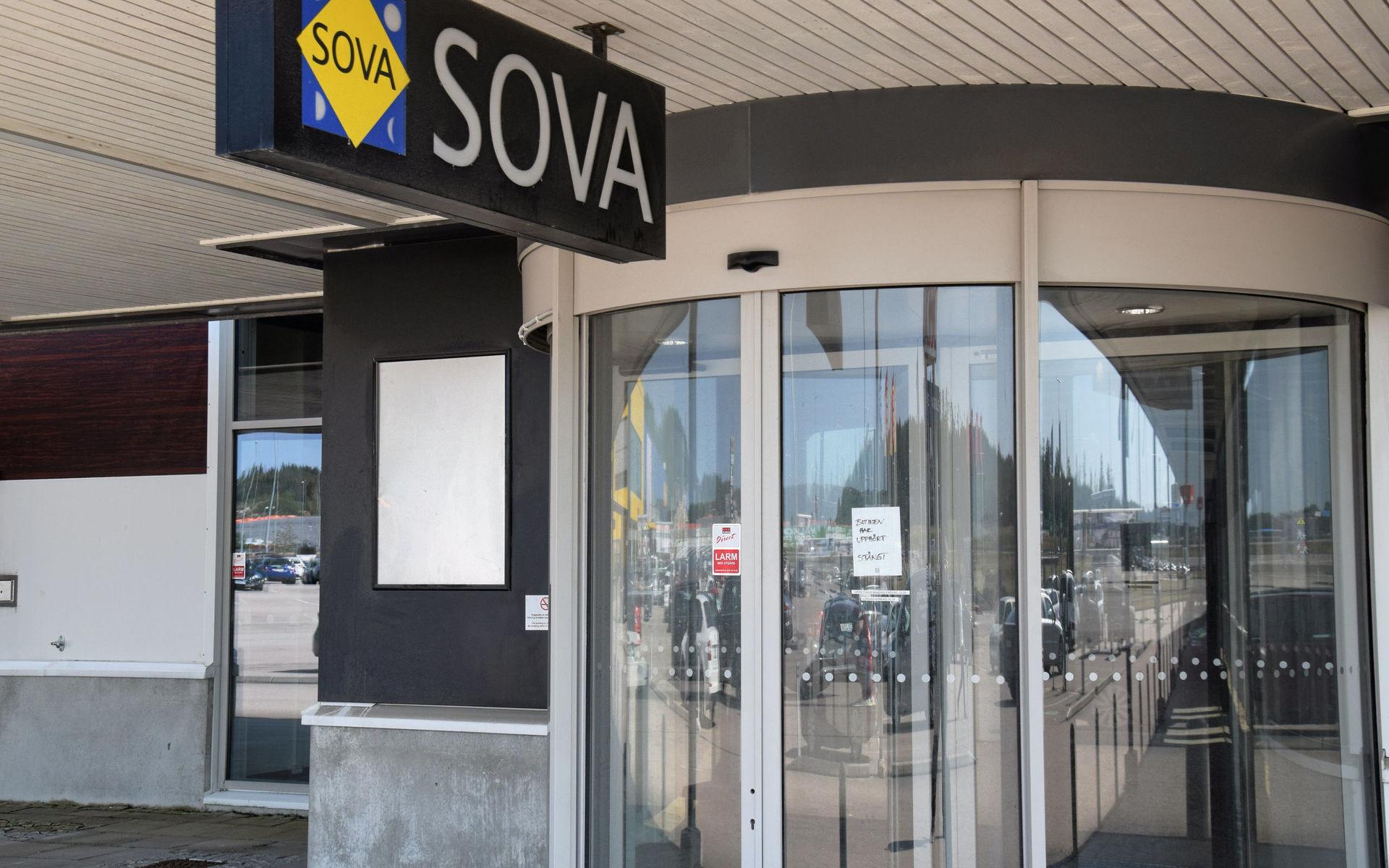 Sängbutiken Sova har lämnat Östra Torp efter en konkurs.