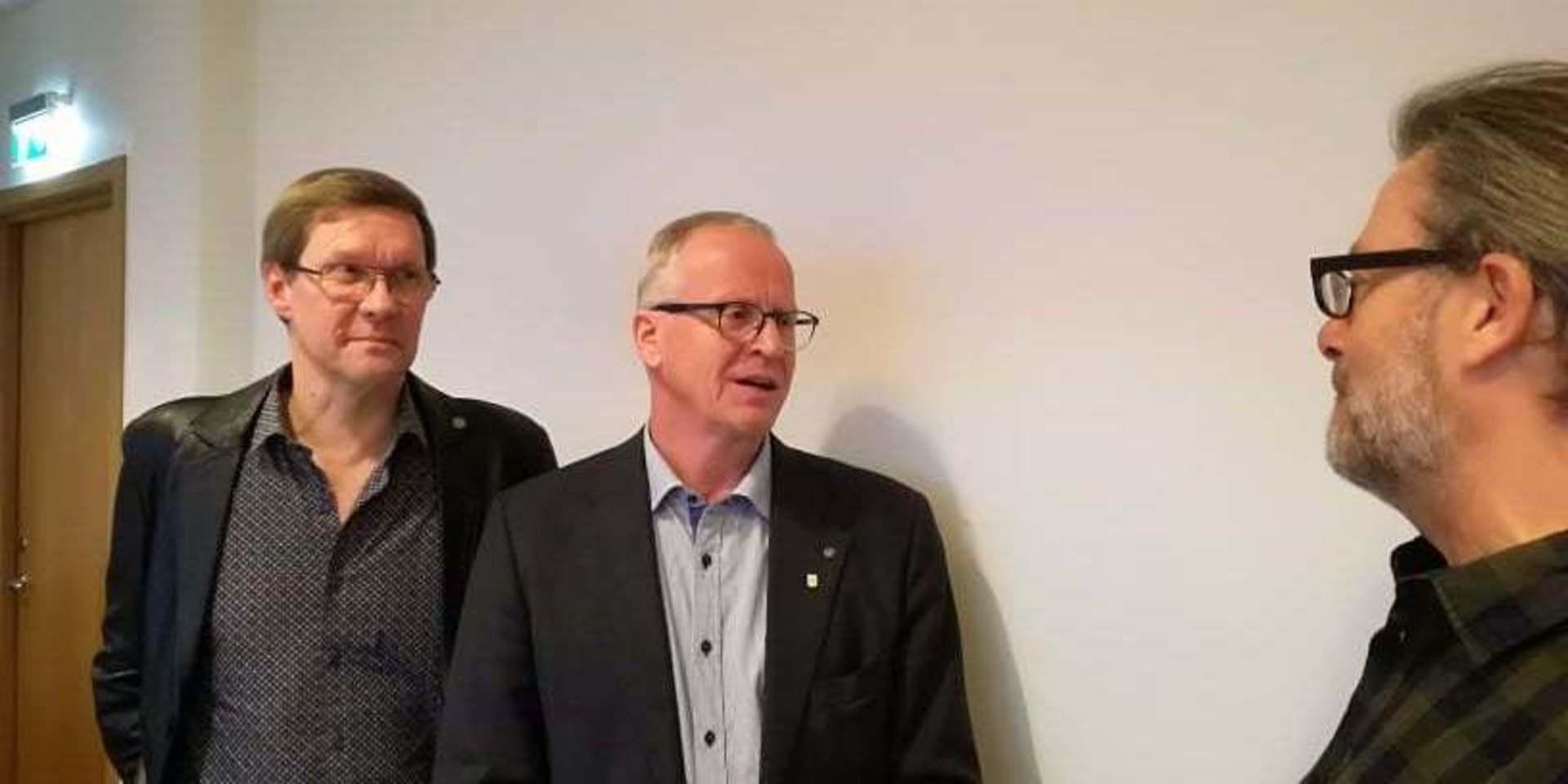 KOMMUNALRÅD. Jarmo Uusitalo (MP) och Christer Hasslebäck (UP) intervjuas av Bohusläningens reporter Sven Lundstedt.