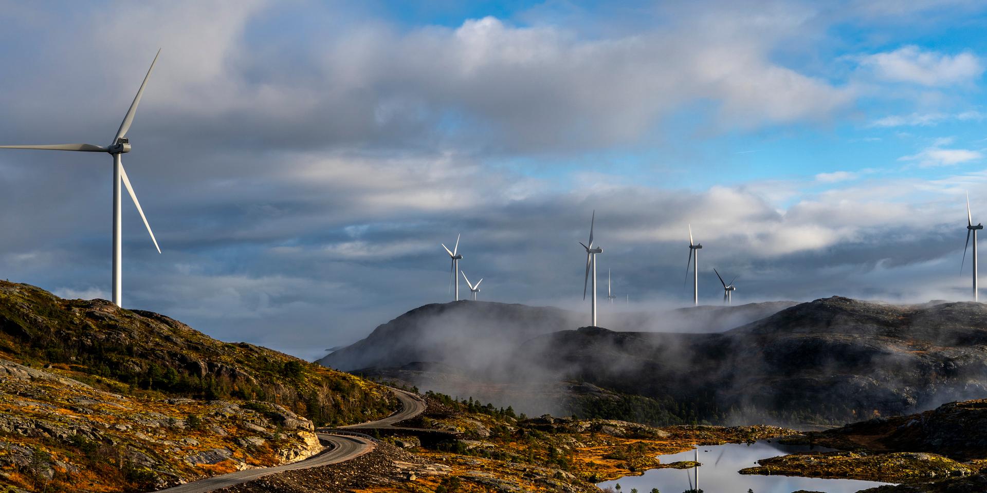 Vindkraftverk är en viktig del i den gröna omställningen, men utgör enligt många norrmän ett existentiellt hot mot »hyttekoset«.