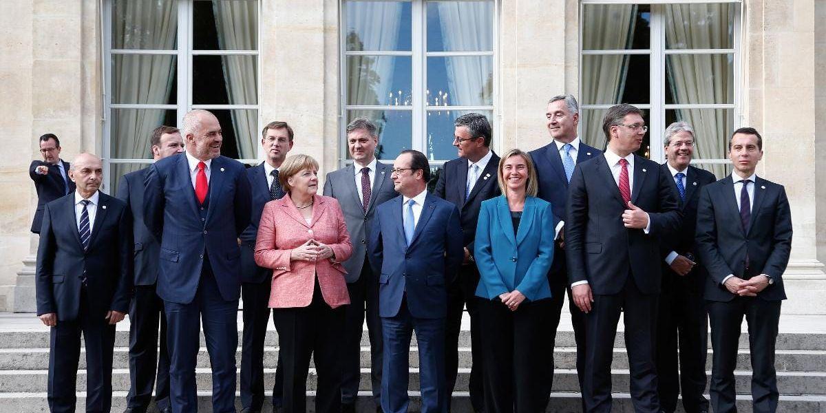 Ju mer vi är tillsammans. Tysklands Angela Merkel, Frankrikes Francois Hollande och EU:s utrikespolitiska chef Federica Mogherini möter företrädare för Balkanländerna som vill med i EU.