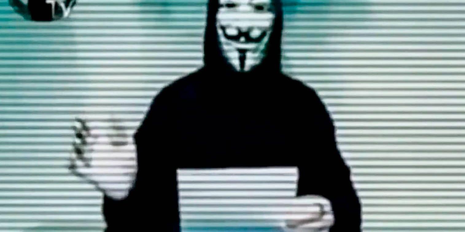 Svenska myndigheter ska se över sitt skydd mot IT-attacker. Svenska myndigheter hotades för några år sedan – efter en razzia mot en operatör med kopplingar till Pirate Bay – av nätverket Anonymous i ett videoklipp. Arkivbild.