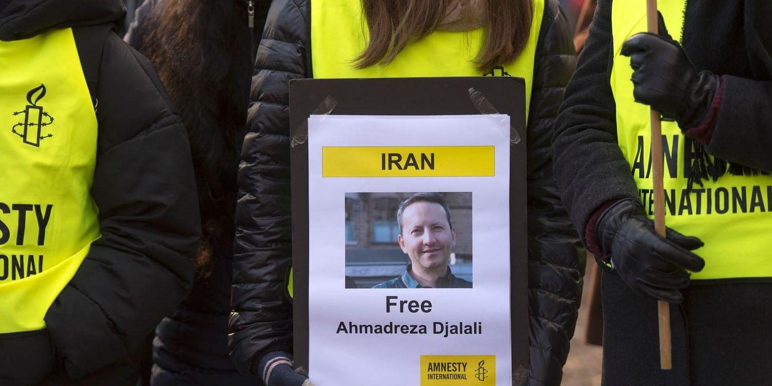 I november hölls en demonstration utanför Irans ambassad på Lidingö för den fängslade KI-forskaren Ahmedreza Djalali.